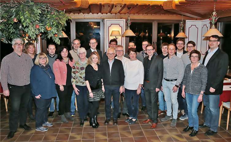 Korden und Raths führen Liste an  Die CDU-Kandidaten für den Verbandsgemeinderat Adenau. Foto: Werner Dreschers