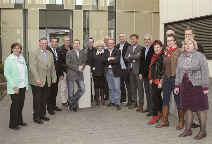 „Die CDU-Kreistagkandidaten Ahrweiler informierten sich im Are-Gymnasium Bad Neuenahr über die Entwicklungen im Bereich Ganztagsgymnasium in einem Gebäude mit Passiv-Energie Standard“. privat