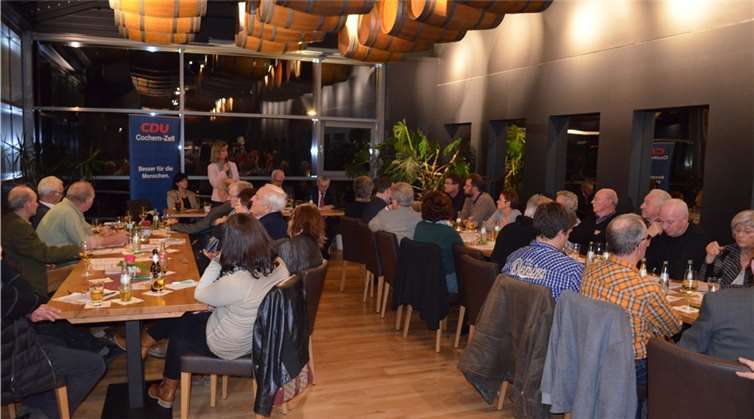 Die CDU Kreisvorsitzende Anke Beilstein begrüßte die Gäste zum Bürgerforum in Ernst.Privat