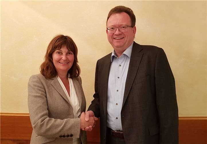 Die CDU-Kreisvorsitzende Mechthild Heil gratulierte Georg Moesta zur einstimmigen Wahl als Vorsitzender der CDU-Kreistagsfraktion Mayen-Koblenz.Quelle: CDU-Kreistagsfraktion Mayen-Koblenz