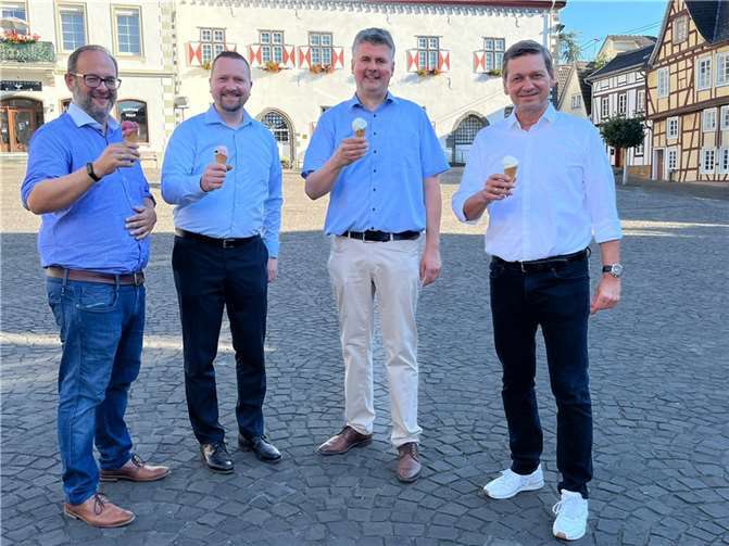 Die CDU Linz lud ein zu einem Eis mit Heiko Glätzner (3.v.l.) und Christian Baldauf (rechts).  Foto: privat