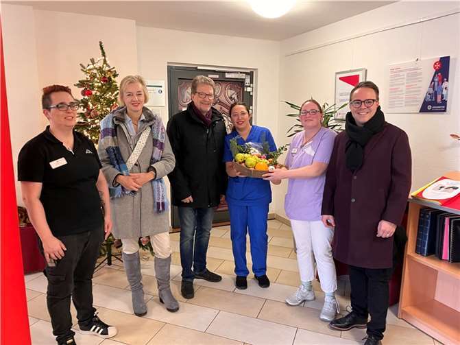 Die CDU Meckenheim brachte auch dieses Jahr an Heiligabend Geschenkkörbe für die Feiertagsteams in verschiedenen Einrichtungen vorbei. Foto: privat