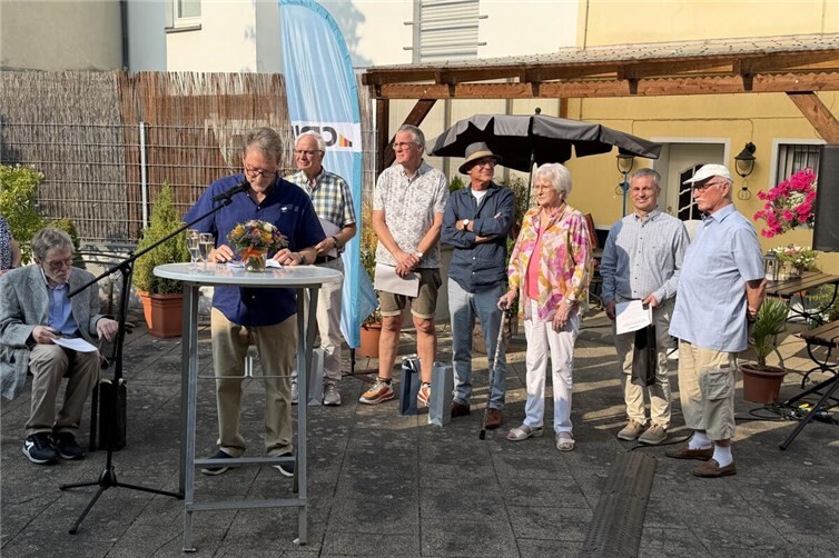Die CDU Meckenheim ehrte Mitglieder für ihre jahrzehntelange Treue. Im Bild von links Dr. Karl-Joseph Hummel, Stadtverbandsvorsitzender Rainer Friedrich, Joachim Krüger, Heinz Brun, Bert Spilles, Ursula Grisard, Christian Dickmann und Jörg Meyer-Puttlitz. (Foto: privat)