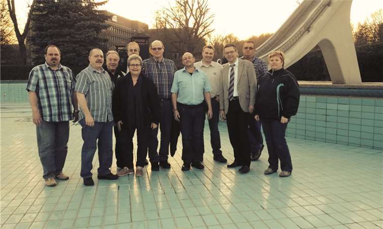 Die CDU Miesenheim im Pellenzbad: Nicht nur die Besucherzahlen sprechen für einen dauerhaften Fortbestand, auch die idyllische Lage an der Nette, sowie die mit zahlreichen, großen Bäumen versehene riesige Liegewiese, die überall Schattenplätze bietet. privat