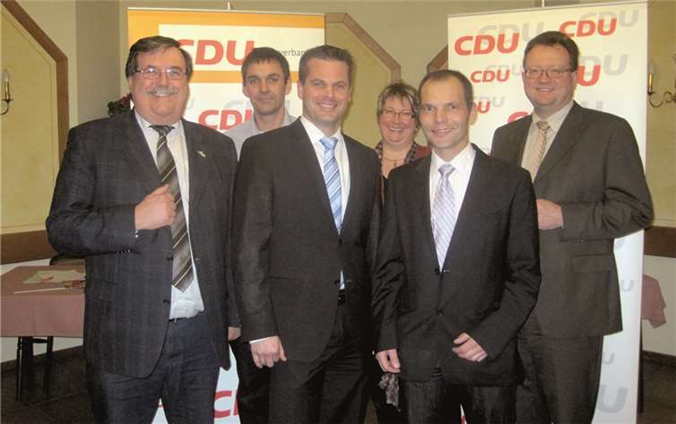 Die CDU Plaidt (vorne): Klaus Bell ,Stefan Bernstädt (2.v.l), Vorsitzender Michael Schönborn, Fraktionsvorsitzender Georg Moesta (hinten): stellvertretende(r) Vorsitzende(r) Gerald Arleth und Dagmar Menges. privat