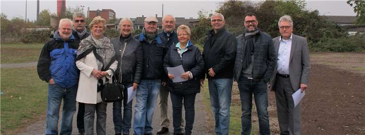 Die CDU-Ratsfraktion begutachtete mögliche Wohnmobilstellplätze am Wallersheimer Kreisel.Foto: privat