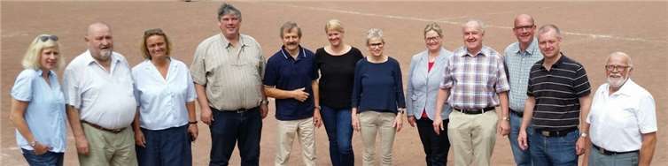 Die CDU-Ratsmitglieder freuen sich darüber, dass in Sayn ein Kunstrasenplatz entsteht. CDU Bendorf