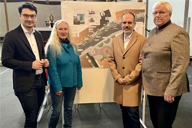 Die CDU-Stadträte (v.li.) Philip Rünz, Monika Sauer, Marius Jakob und August Hollmann konnten sich beim symbolischen Spatenstich ein Bild von den geplanten Maßnahmen im Rauental machen.  Foto: Philip Rünz