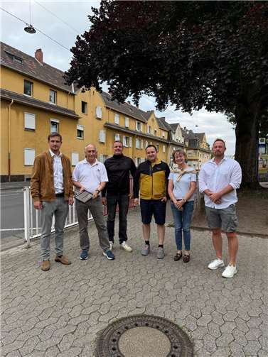 Die CDU-Stadtratsfraktion begrüßt den vorliegenden, fraktionsübergreifenden Entwurf zur Neugestaltung der Breite Straße. Im Bild v.l.n.r.: Maximilian Rumpf, Dr. Hans-Georg Hansen, Stefan Kneib, Dr. Hans-Georg Hansen, CDU-Fraktionsvorsitzender Raphael Busenkell, Hildegard Zschiesche, Milan Kriegel. Foto: CDU Stadtverband Andernach