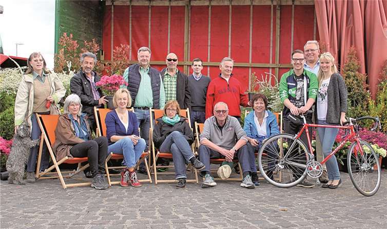Die CDU-Stadtverbandsvorsitzende Katja Kroeger (3. v.l.) mit einem Teil der mitfahrenden CDU-Mitglieder. CDU Meckenheim