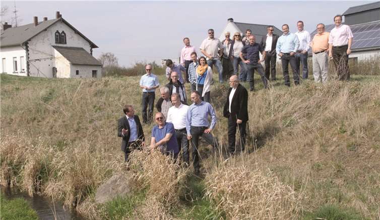 Die CDU-VG-Fraktion bei einem Besuch des Thürer Baches und des geplanten barrierefreien Wanderweges.  Privat