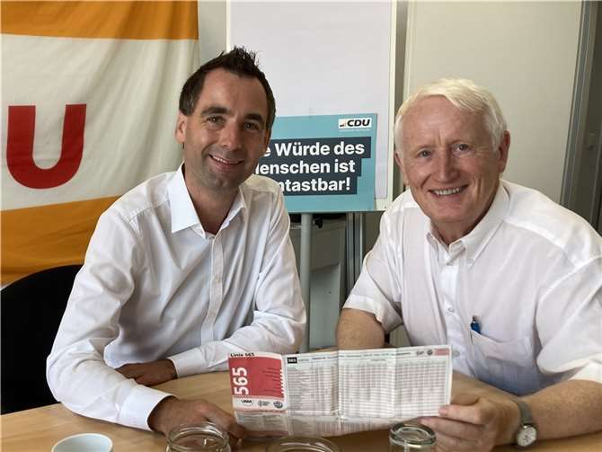 Die CDU-Vorsitzenden von Bad Honnef, Jonathan Grunwald MdL (links), und von Rheinbreitbach, Dr. Heinz Schmitz, wollen die Verbindungen beider Kommunen weiter verbessern. Foto: Jannick Gillessen