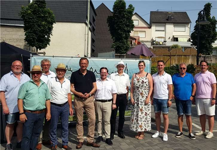 Die CDU-Vorstandsmitglieder und weitere Gäste bei der Eröffnung des Stadtfestes.  Foto: privat