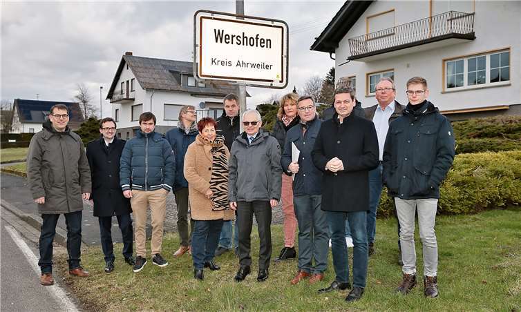 Die CDU-Wershofen dankt Christian Baldauf und Horst Gies für ihren Einsatz für den Ausbau der L 74 (das Foto ist vor der Corona-Pandemie entstanden). Fotos: FOTO DRESCHERS