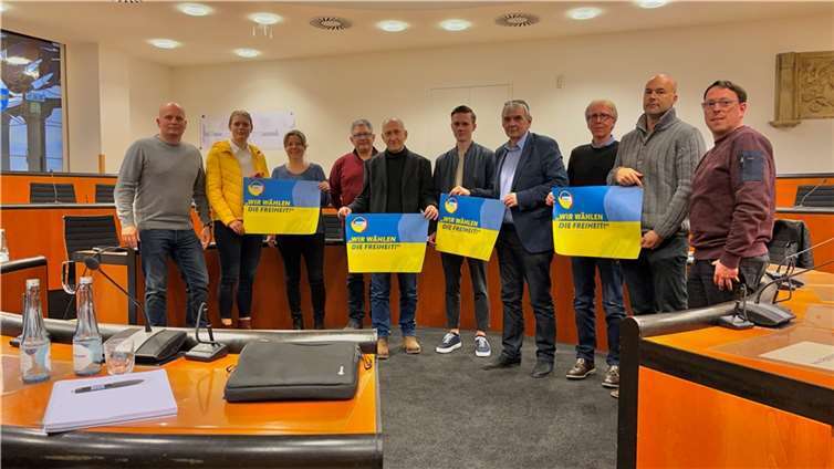 Die CDU diskutiert Situation der Ukraine-Flüchtlinge in Andernach. Im Bild v.l.n.r.: Christian Müller, Alena Geisen, Anja Langenbahn, Andreas Lehmann, Dr. Hans-Georg Hansen, Nils Ochtendung, Claus Peitz, Gerd Rheinbay, Raphael Klingmann, Martin Busch. Foto: CDU Andernach