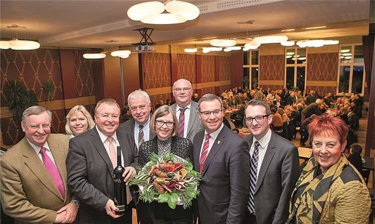 Die CDU im Kreis Ahrweiler nominierte Amtsinhaber Dr. Jürgen Pföhler (3.v.l.) als Direktkandidaten für das Amt des Landrats im Kreis Ahrweiler. Jost