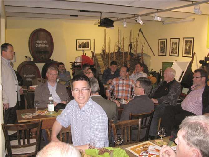 Die CDU nahm an einer Jungweinprobe in Gondorf teil.privat