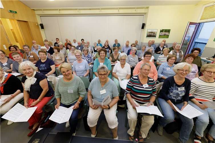 Die Cäcilienchöre Heimersheim bei der gemeinsamen Probe mit dem MFC Bad Neuenahr.  Foto: © Herbert Pies