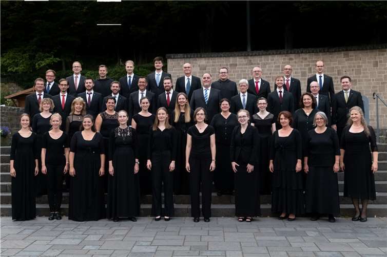 Die Cappella Lacensis singt das traditionelle Benefizkonzert für den Lions Club.  Foto: P!ELmedia / Herbert Piel