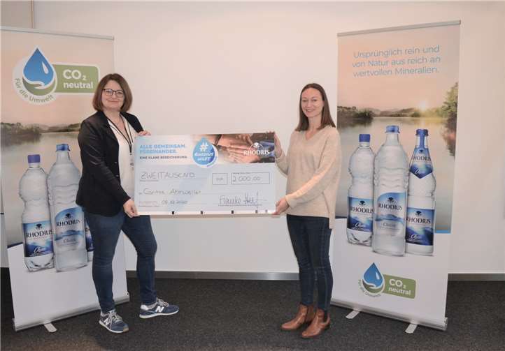 Die Caritas Ahrweiler unterhält caritative Dienste und Angebote für die Stadt Bad Neuenahr-Ahrweiler und den Landkreis Ahrweiler. (v.l)Christiane Böttcher (Fachbereichsleitung Caritas Ahrweiler) und Alina Borowski (RHODIUS Produktmanagement).