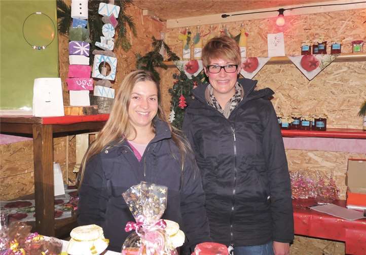 Die Caritas bot an ihrem Stand wunderschöne, von den Heimbewohnern gefertigte Geschenkartikel an.