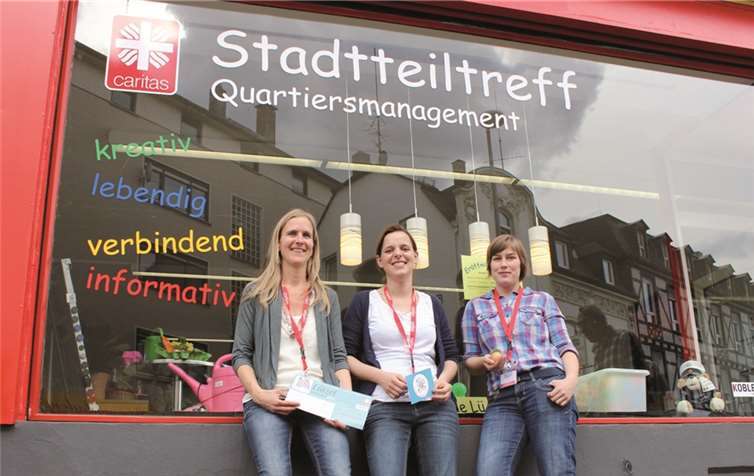 Die Caritasmitarbeiterinnen Ulrike Bourry, Nicole Dietzler und Susan Lippold freuten sich über viele Gäste bei der Eröffnung des Stadtteiltreffs.