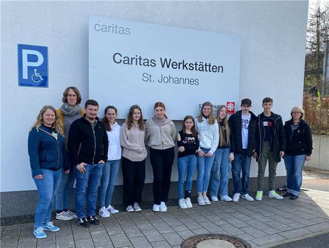 Die Caritaswerkstätten in Mayen wurden durch die Schülerinnen und Schüler aus Nachtsheim besucht.  Fotos: privat