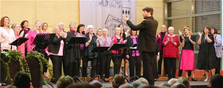 Die „Charming Voices“ mit Chorleiter Andreas Weis.