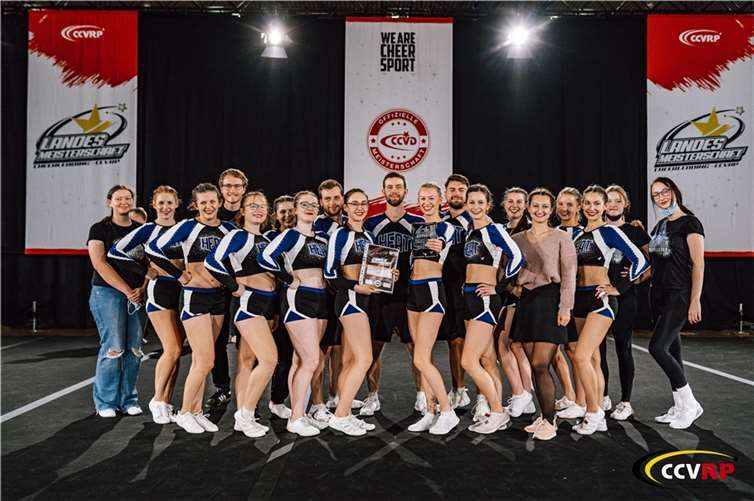 Die Cheerleader von SENSATION HEAT aus Urmitz freuen sich über ihren Landesmeistertitel.Fotos: CCVRP