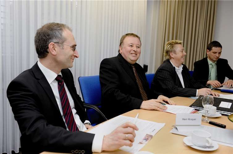 Die Chefin der Agentur für Arbeit Koblenz-Mayen, Ulrike Mohrs, Landrat Dr. Jürgen Pföhler und der Geschäftsführer des Jobcenters, Theo Krayer, zogen eine erste Bilanz. -FIX-