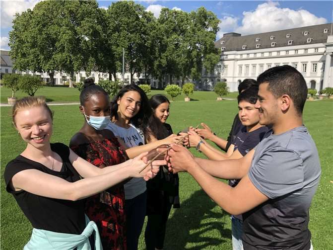 Die Chemie stimmte auch bei den erlebnispädagogischen Elementen, bei denen sich innerhalb der Gruppe ein starkes Gemeinschaftsgefühl entwickelte.Quelle: Caritasverband Koblenz e.V.