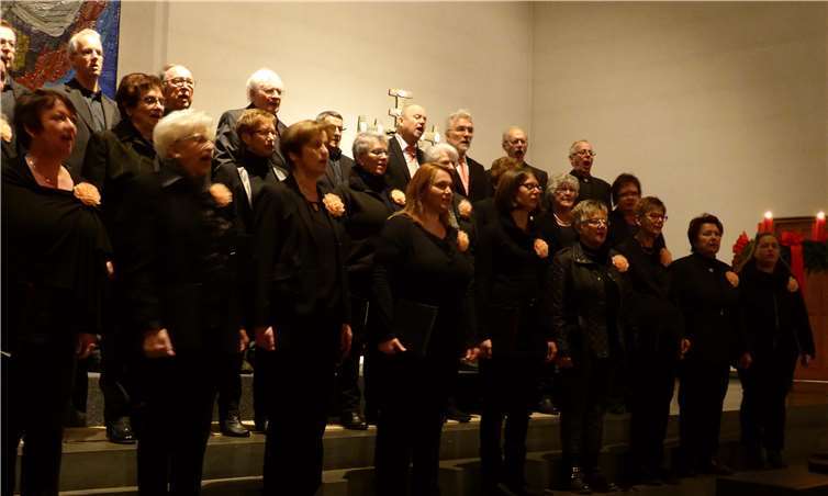 Die Chöre begeisterten beim Adventskonzert mit besinnlichen Tönen. privat