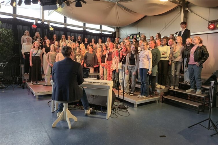 Die Chöre trugen beim traditionellen Johannisfest am Are-Gymnasium zu einem vielfältigen Musikprogramm bei.