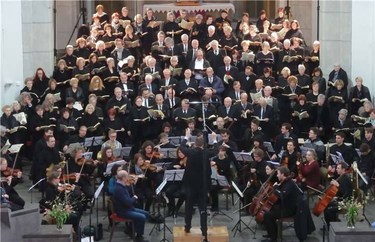 Die Chöre und Musiker des Schöneck-Ensembles gemeinsam mit Instrumentalisten der Rheinischen Philharmonie. Privat