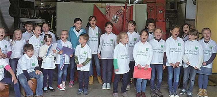 Die Chor-Kids trugen ein abwechslungsreiches und kurzweiliges Programm vor.privat