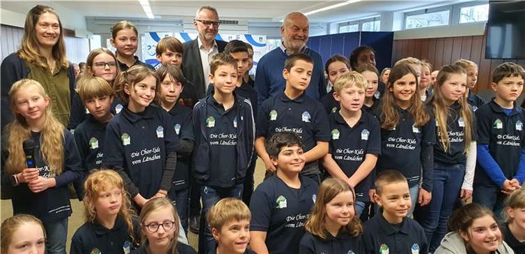 Die Chor Kids vom Ländchen bedankten sich bei den Sponsoren mit einer musikalischen Darbietung.