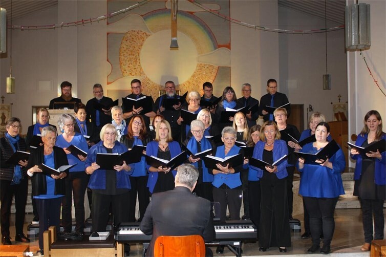 Die Chorgemeinschaft Brohl-Moselkern präsentierte in der Ebernacher Klosterkirche bekannte Titelmelodien berühmter Kino-Blockbuster.