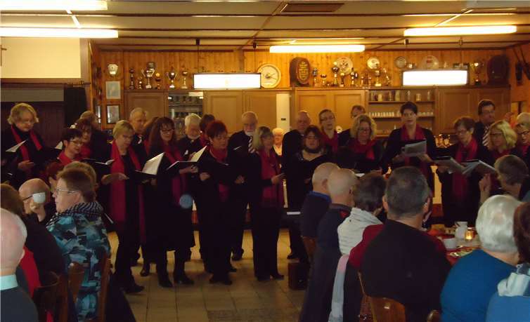 Die Chorgemeinschaft Koisdorf präsentierte einige Lieder. privat