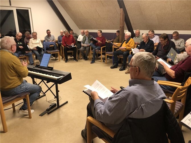 Die Chorgemeinschaft MGV „Rheinland“ Weitersburg / MGV 1862 Sayn bereitet sich auf ihre Adventskonzerte am 14. Dezember 2025 um 16 Uhr in der Pfarrkirche „St. Marien“ in Weitersburg und am 21. Dezember 2025 um 16 Uhr in der Abteikirche Sayn vor. Foto: privat