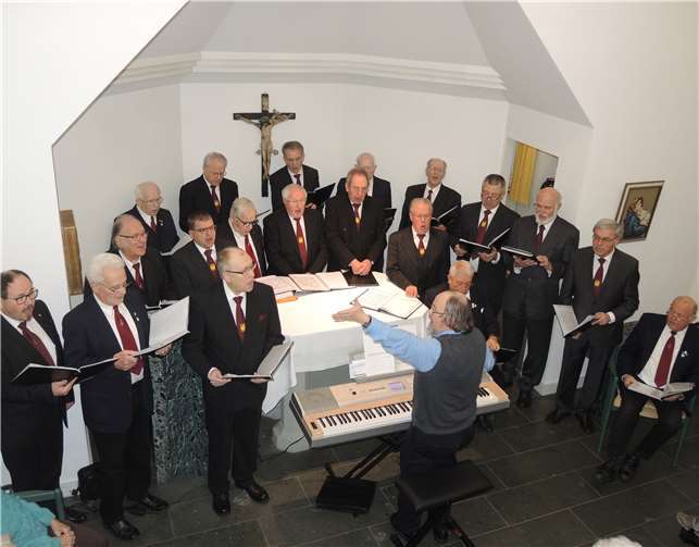 Die Chorgemeinschaft der Männergesangvereine Sinzig und Bad Bodendorf unter der Leitung von Chordirektor Bardo Becker im stimmstarken Einsatz. Foto: privat