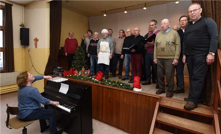 Die Chorgemeinschaft sorgte für weihnachtliche Stimmung.-FIX-