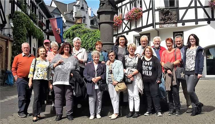Die Chormitglieder im malerischen Weinort Winningen.Sebastian Schreiber