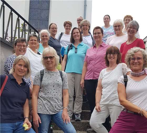 Die Chormitgliederinnen auf der Wanderung.  Foto: privat