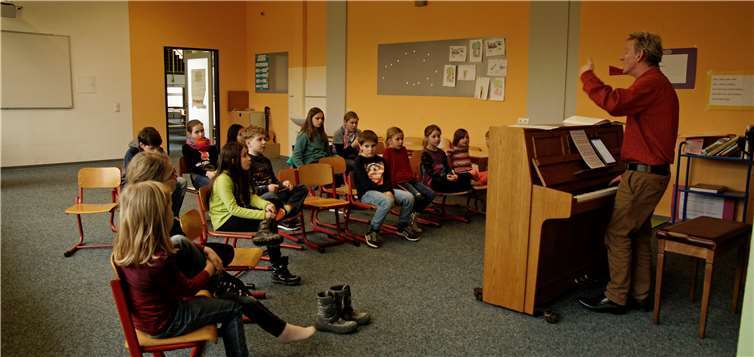 Die Chorprobe findet jeden Freitagnachmittag in der Grundschule Haiderbach statt.