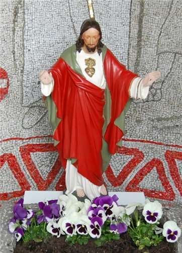Die Christus-Statue wurdeals zusätzlicher Schmuck gestiftet.