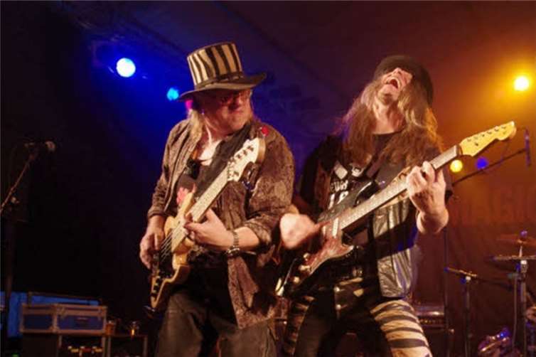 Die Classic-Rock-Coverband MALLET wird die Bühne rocken.privat