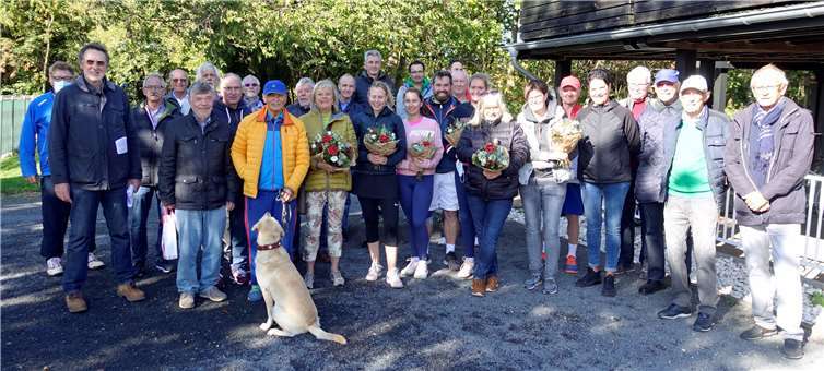 Die Clubmeisterinnen/Clubmeister erhielten als Preis die traditionelle Flasche Sekt des Vorstandes, alle übrigen Platzierten eine gute Flasche Wein.Foto: privat