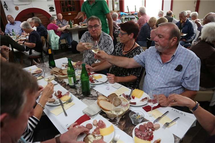 Die Clubmitglieder bei der Weinprobe im Weingut Dötsch-Haupt in Kobern-Godorf.Foto: privat