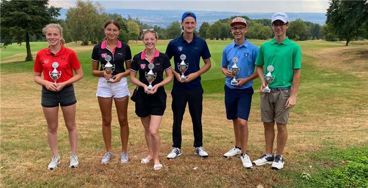 Die Clubsieger der 18 Loch - Strecke Anna Lena Zweck, Dina Wetzler,Sara Jessen, Anton Bach, Tom Dortmann und Moritz Kögler. Fotos: Privat