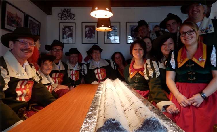 Die Cochemer Bürgerwehr mit dem Christstollen.Privat